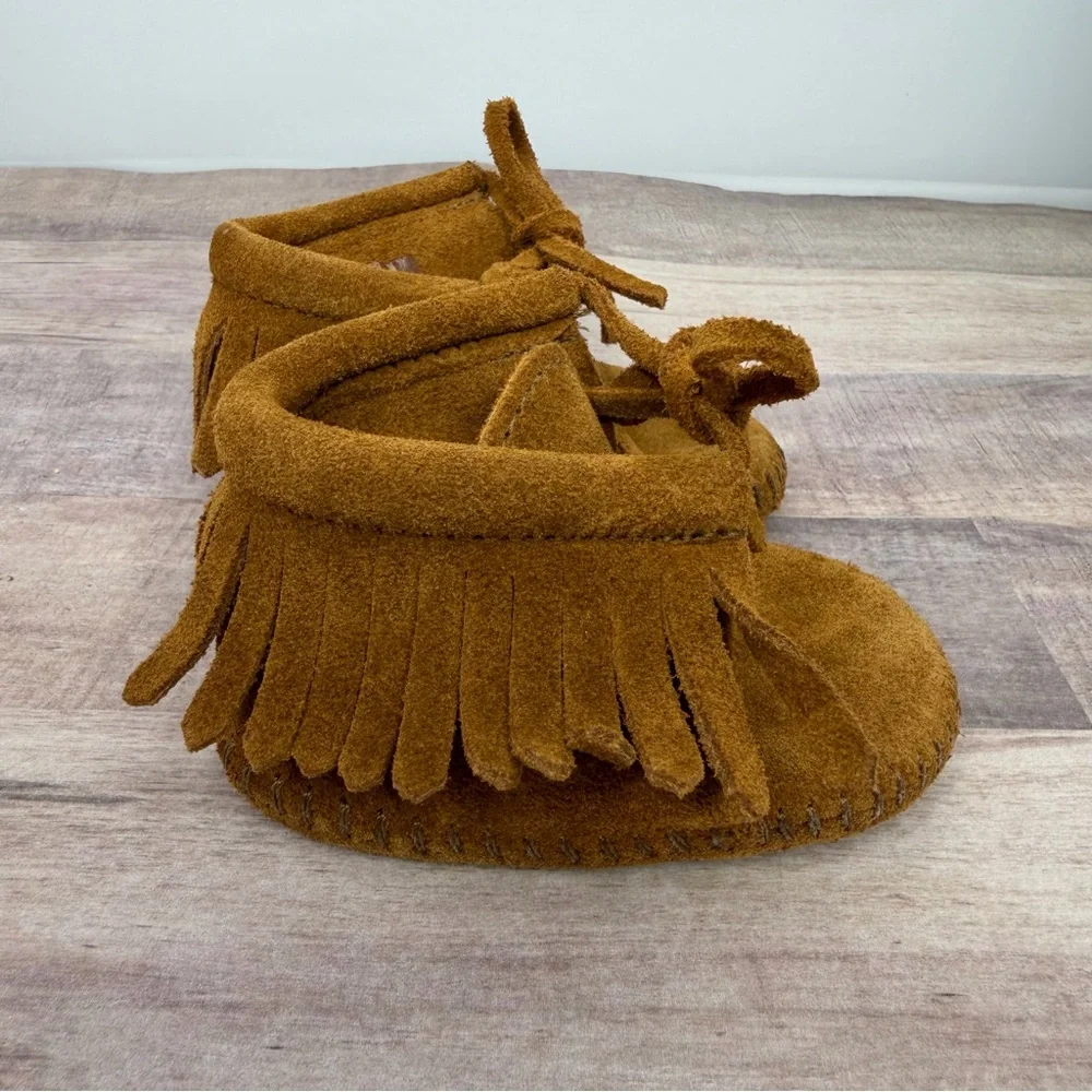 Minnetonka Baby Moccasins Brown Size 1 Fringe Leather Crib Shoes Booties EUC